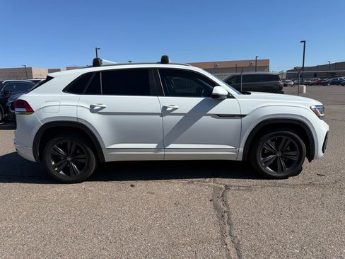 Used 2021 Volkswagen Atlas Cross Sport SE w/ V6 Towing Package FWD image 4