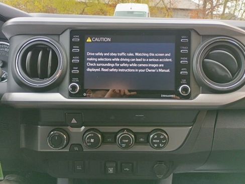 Used 2020 Toyota Tacoma SR5 image 30