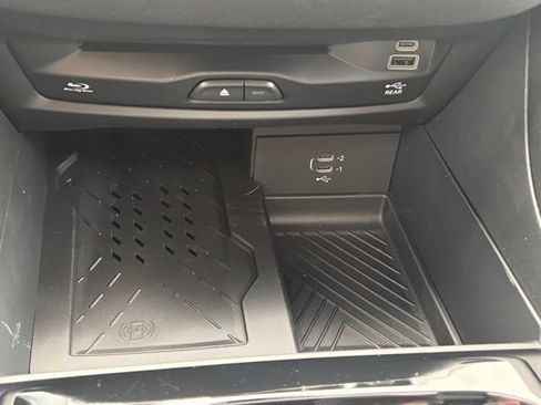 New 2026 Chrysler Pacifica Limited w/ Uconnect Theater Family Group FWD image 62