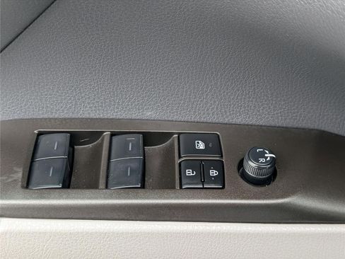 Used 2023 Toyota Camry LE image 18