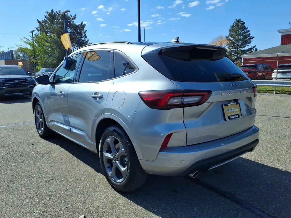 Certified 2024 Ford Escape ST-Line w/ Tech Pack #1 AWD/4WD image 9
