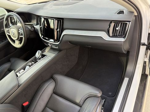 Used 2024 Volvo V60 B5 Cross Country Ultimate image 28