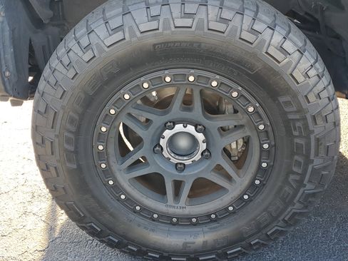 Used 2017 Toyota Tundra SR5 image 8