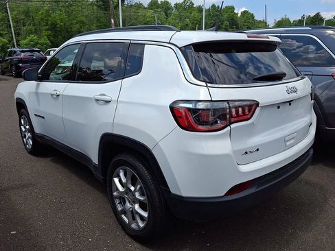 Used 2023 Jeep Compass Latitude AWD/4WD image 7