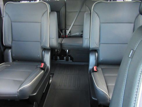 Used 2025 GMC Yukon XL Elevation w/ Elevation Premium Package AWD/4WD image 40