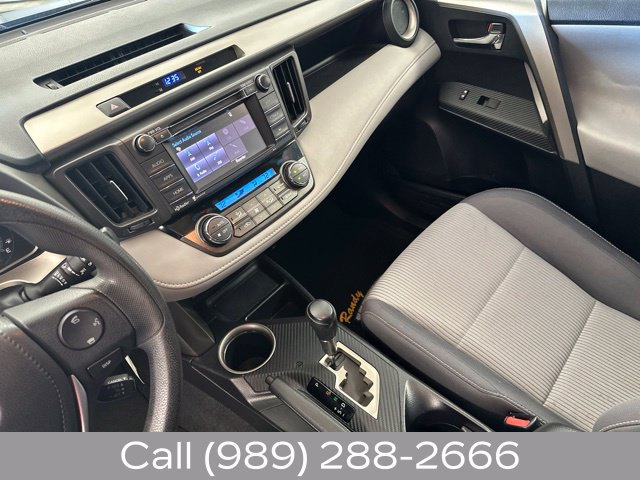 Used 2015 Toyota RAV4 XLE w/ Four Season Floor Mat Package AWD/4WD image 15
