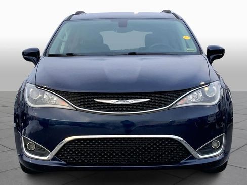 Used 2017 Chrysler Pacifica Touring-L Plus image 3