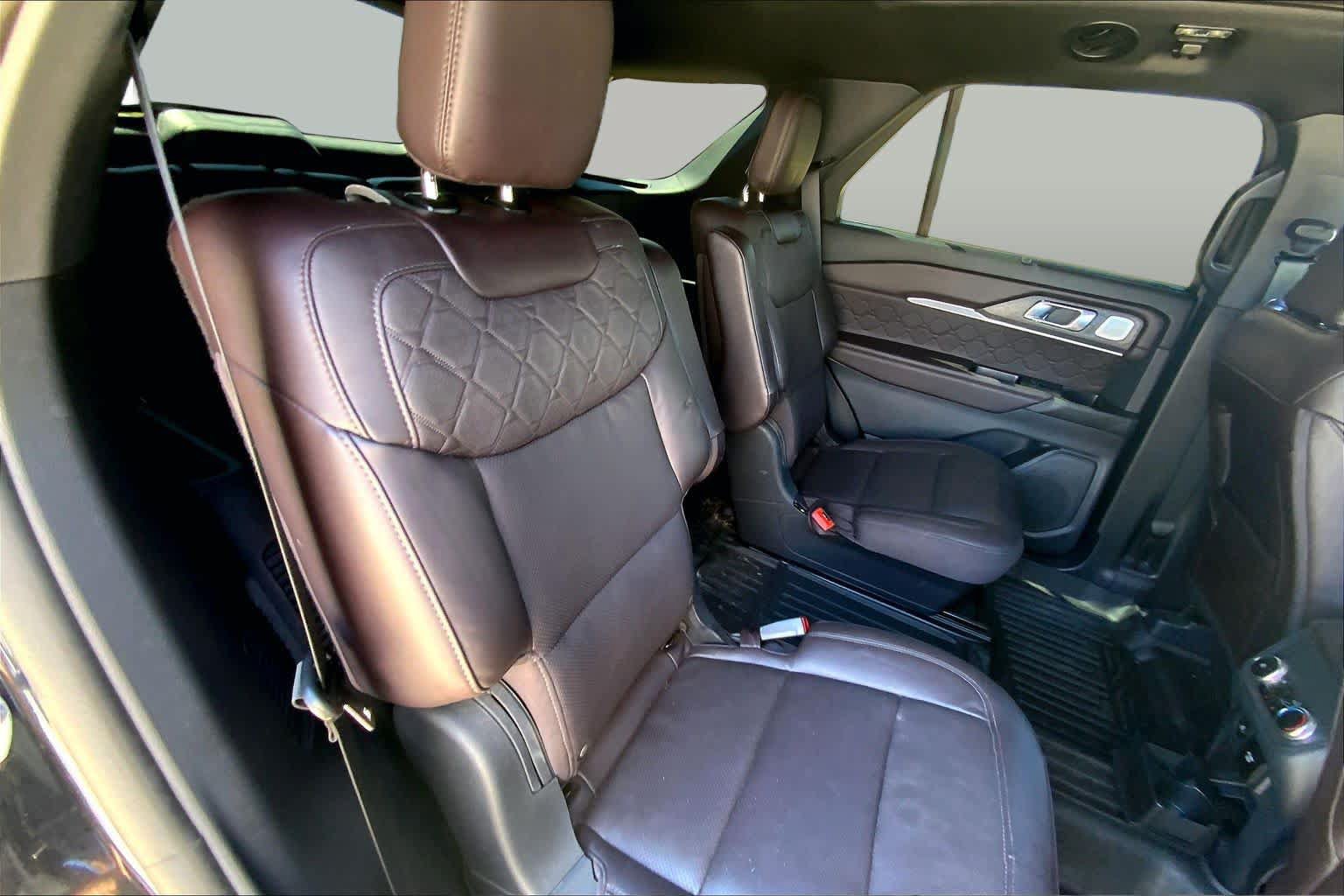 Used 2025 Ford Explorer Platinum w/ Ultimate Package AWD/4WD image 18