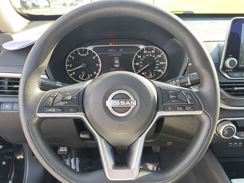 Used 2024 Nissan Altima 2.5 SV FWD image 19