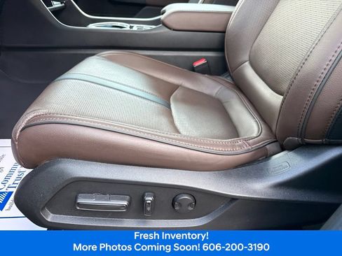 Used 2025 Honda Pilot Elite image 12