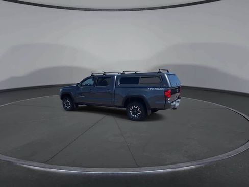 Used 2019 Toyota Tacoma TRD Off-Road w/ Technology Package AWD/4WD image 6