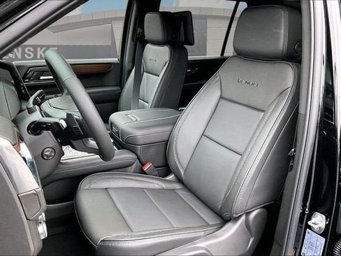 New 2026 GMC Yukon XL Denali w/ Denali Reserve Package image 11