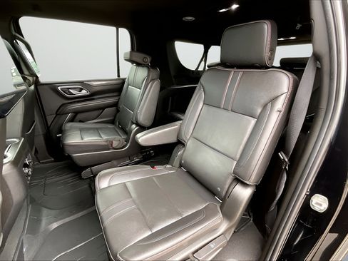 Used 2021 Chevrolet Suburban RST w/ Luxury Package AWD/4WD image 18
