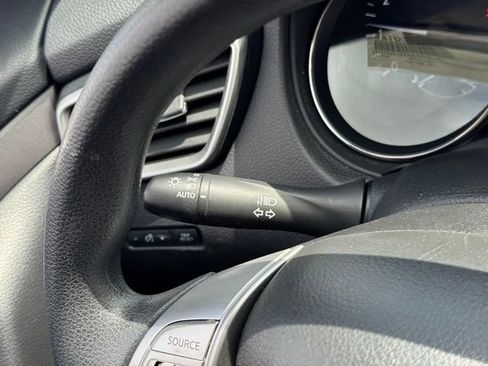 Used 2015 Nissan Rogue SV AWD/4WD image 25
