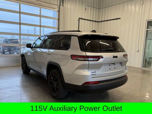 Used 2024 Jeep Grand Cherokee L Laredo image 9