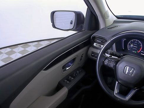 Used 2023 Honda Pilot Touring image 21