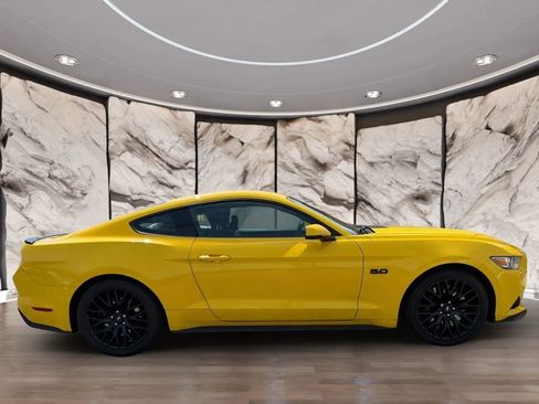 Used 2017 Ford Mustang GT Premium w/ GT Performance Package RWD image 4