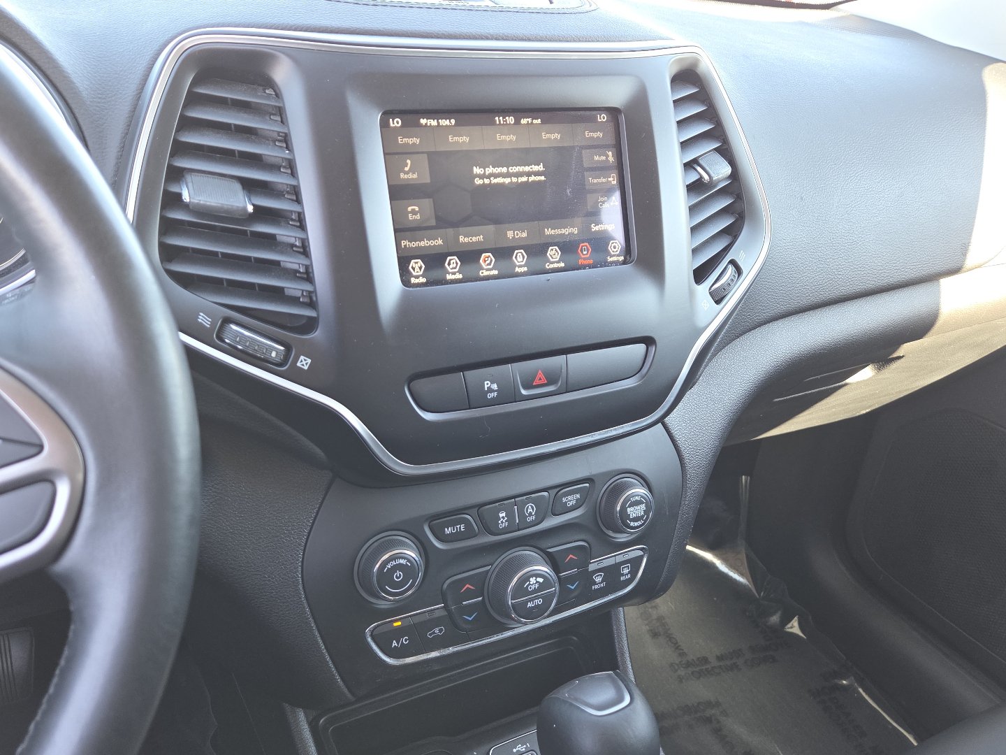 Used 2019 Jeep Cherokee Latitude Plus w/ Comfort/Convenience Group AWD/4WD image 28