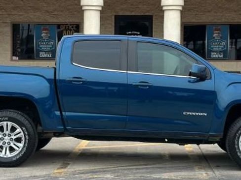 Used 2019 GMC Canyon SLE w/ SLE Convenience Package image 2
