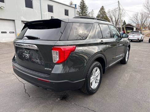 Used 2023 Ford Explorer XLT image 3
