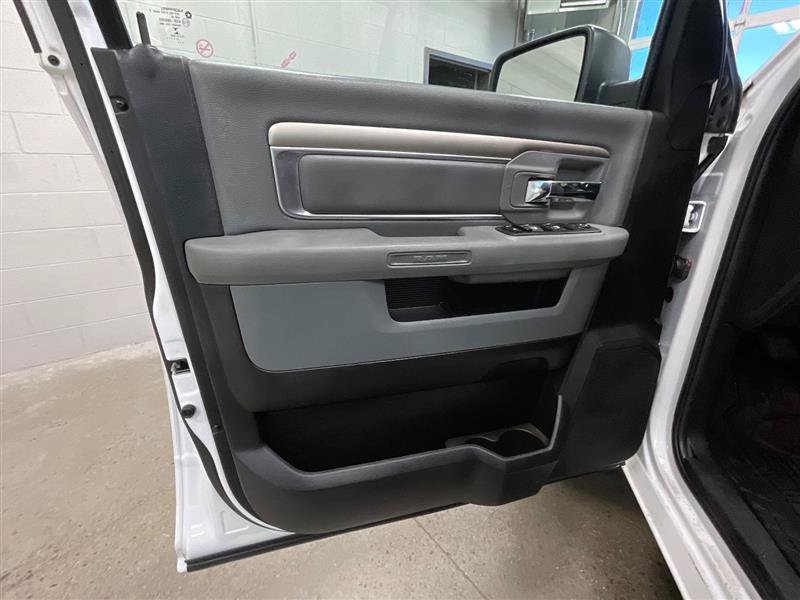 Used 2019 RAM 1500 Classic SLT AWD/4WD image 10