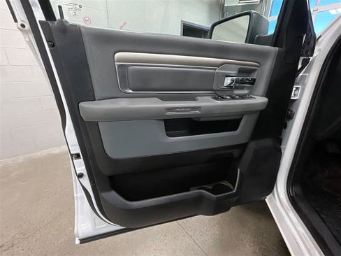 Used 2019 RAM 1500 Classic SLT AWD/4WD image 10