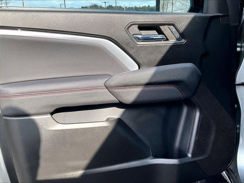 Used 2024 Chevrolet Colorado Z71 image 9