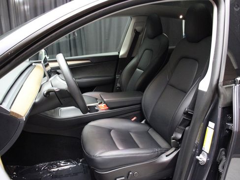 Used 2022 Tesla Model Y Long Range image 20