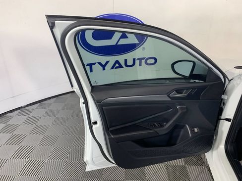 Used 2023 Volkswagen Jetta SE w/ Panoramic Sunroof Package FWD image 13