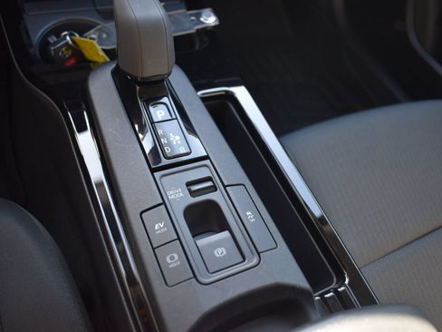 Certified 2023 Toyota Prius LE FWD image 13