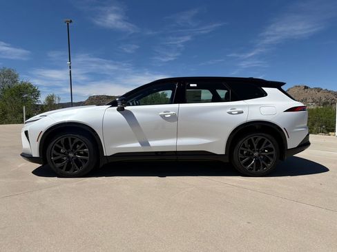 New 2026 Toyota Crown Signia image 3