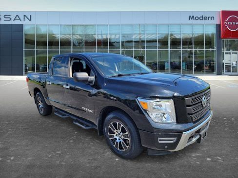 Used 2021 Nissan Titan SV w/ SV Convenience Package RWD image 3