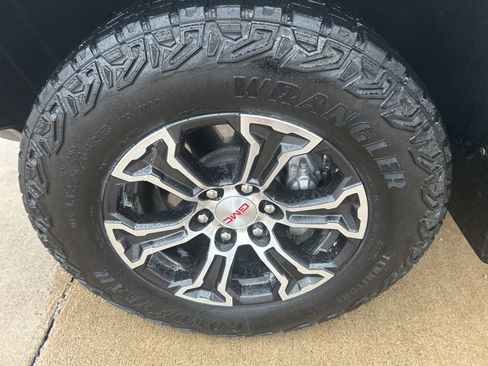 Used 2024 GMC Canyon AT4 w/ AT4 Premium Package image 34