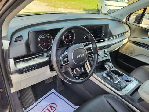 Used 2022 Kia Carnival LX FWD image 9
