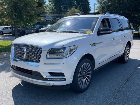 Used 2019 Lincoln Navigator L Reserve w/ Cargo Package AWD/4WD image 2