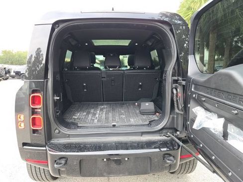 Used 2024 Land Rover Defender 110 X-Dynamic SE AWD/4WD image 9