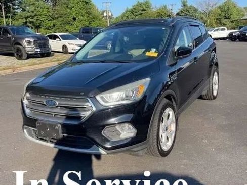 Used 2017 Ford Escape SE w/ SE Leather Comfort Package FWD image 1