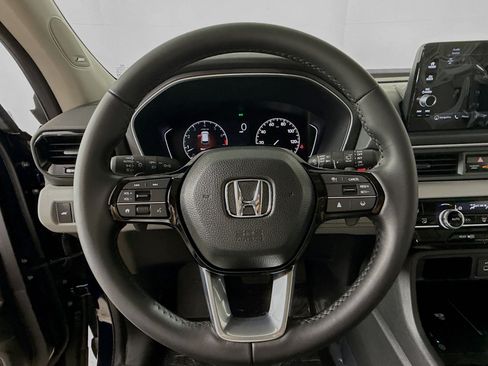 Certified 2025 Honda Pilot Touring image 11