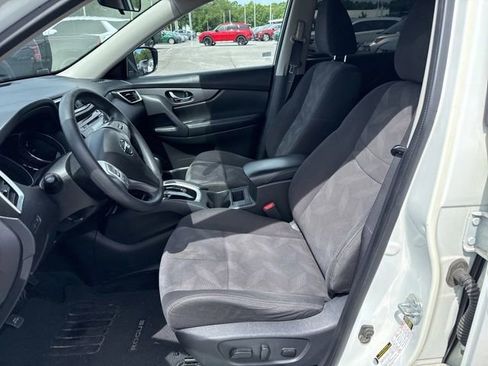 Used 2016 Nissan Rogue SV FWD image 25
