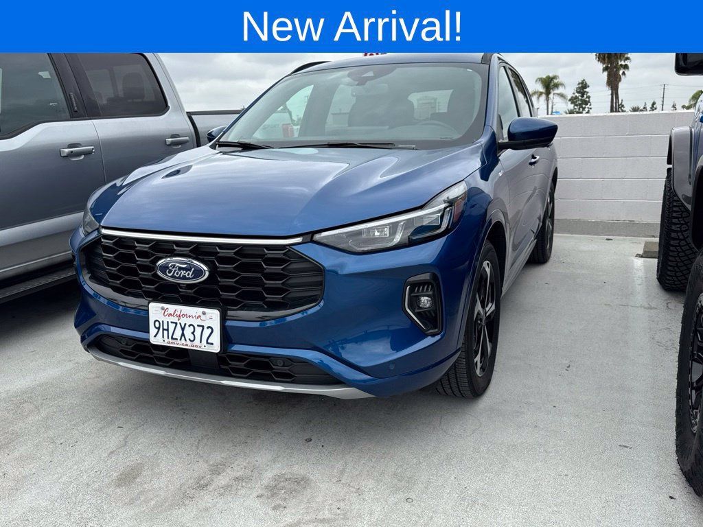 Used 2023 Ford Escape ST-Line Elite w/ Class II Trailer Tow Package AWD/4WD image 1