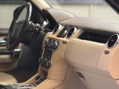 Used 2016 Land Rover LR4 HSE Silver Edition image 2