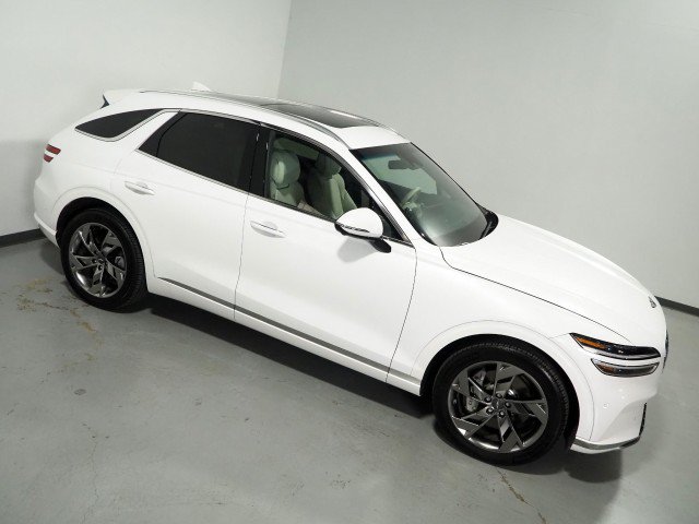 Used 2025 Genesis Electrified GV70 AWD Advance image 12