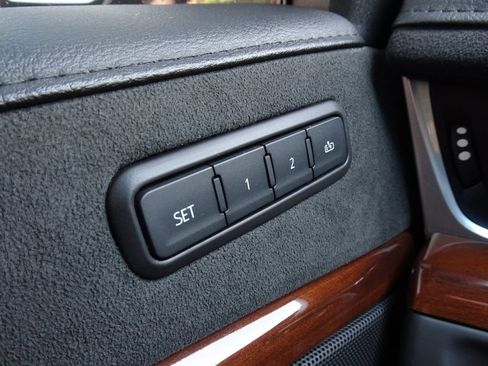 Used 2020 Cadillac Escalade Luxury AWD/4WD image 22