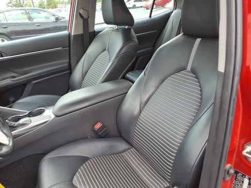 Used 2020 Toyota Camry SE FWD image 11