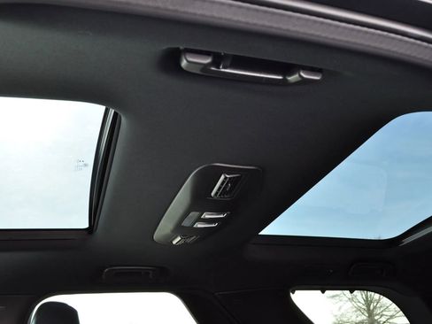 Used 2019 Land Rover Discovery HSE image 21