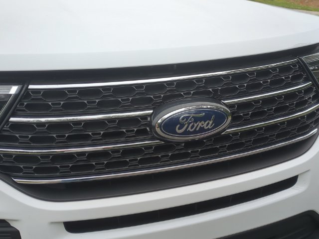 Used 2023 Ford Explorer XLT AWD/4WD image 24