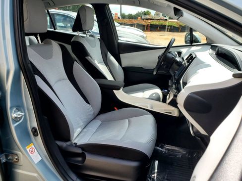 Used 2017 Toyota Prius Three w/ Carpet Mat Package FWD image 29