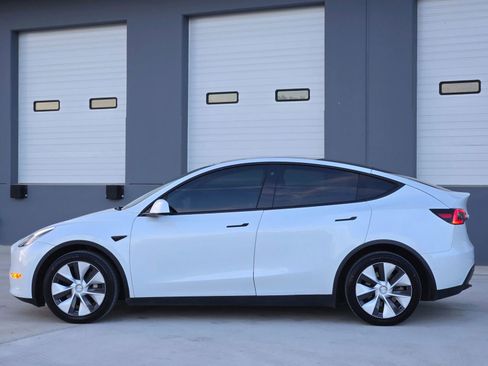 Used 2021 Tesla Model Y Long Range image 5