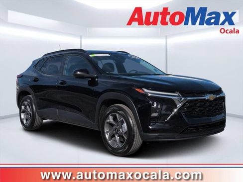Used 2026 Chevrolet Trax LT FWD image 1