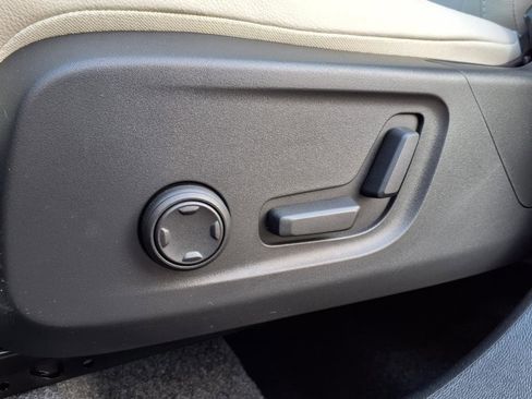 New 2025 Volvo XC40 B5 Plus w/ Protection Package Premier image 7